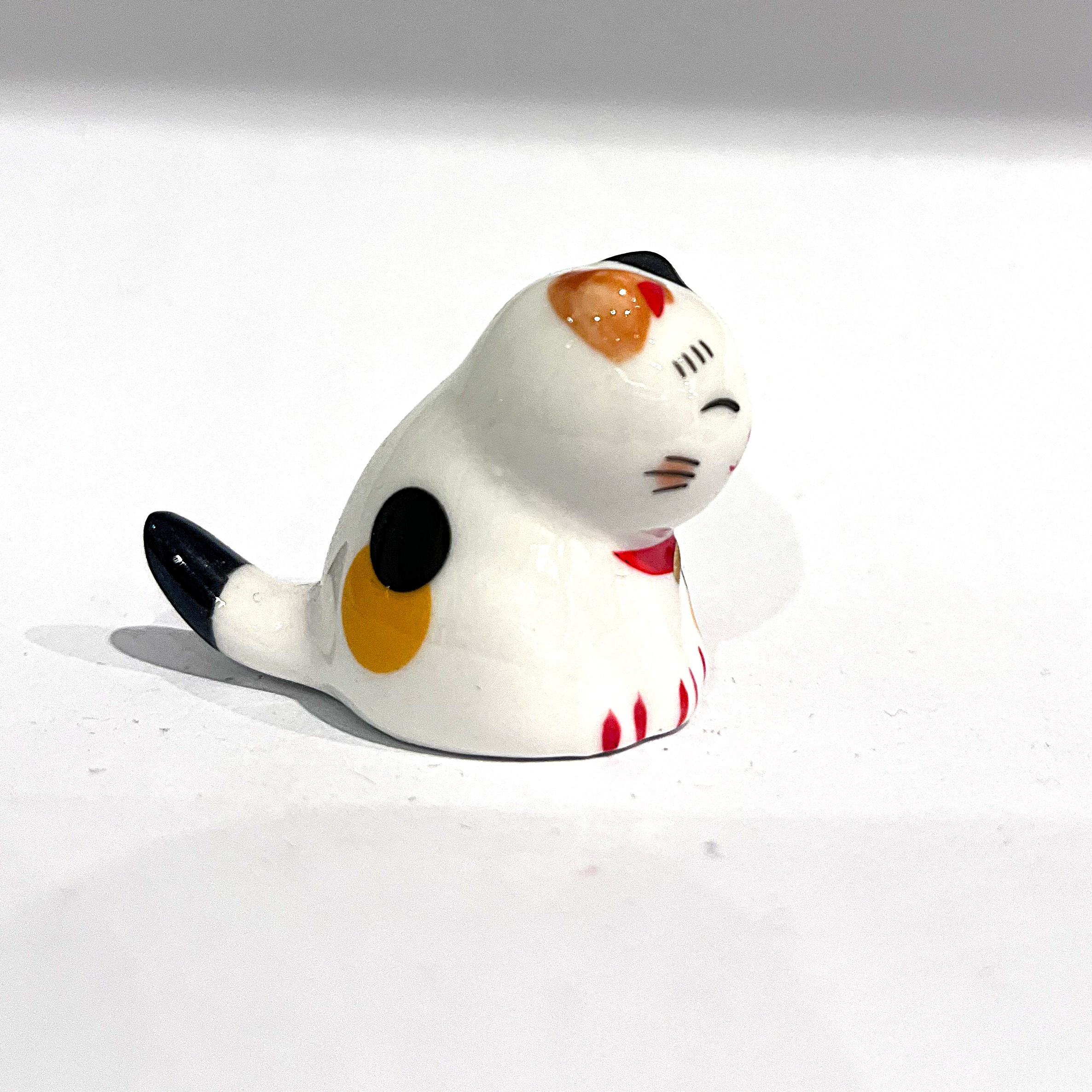 Soporte cerámico decorativo – Gato de la suerte sentado 3€ - Image 2